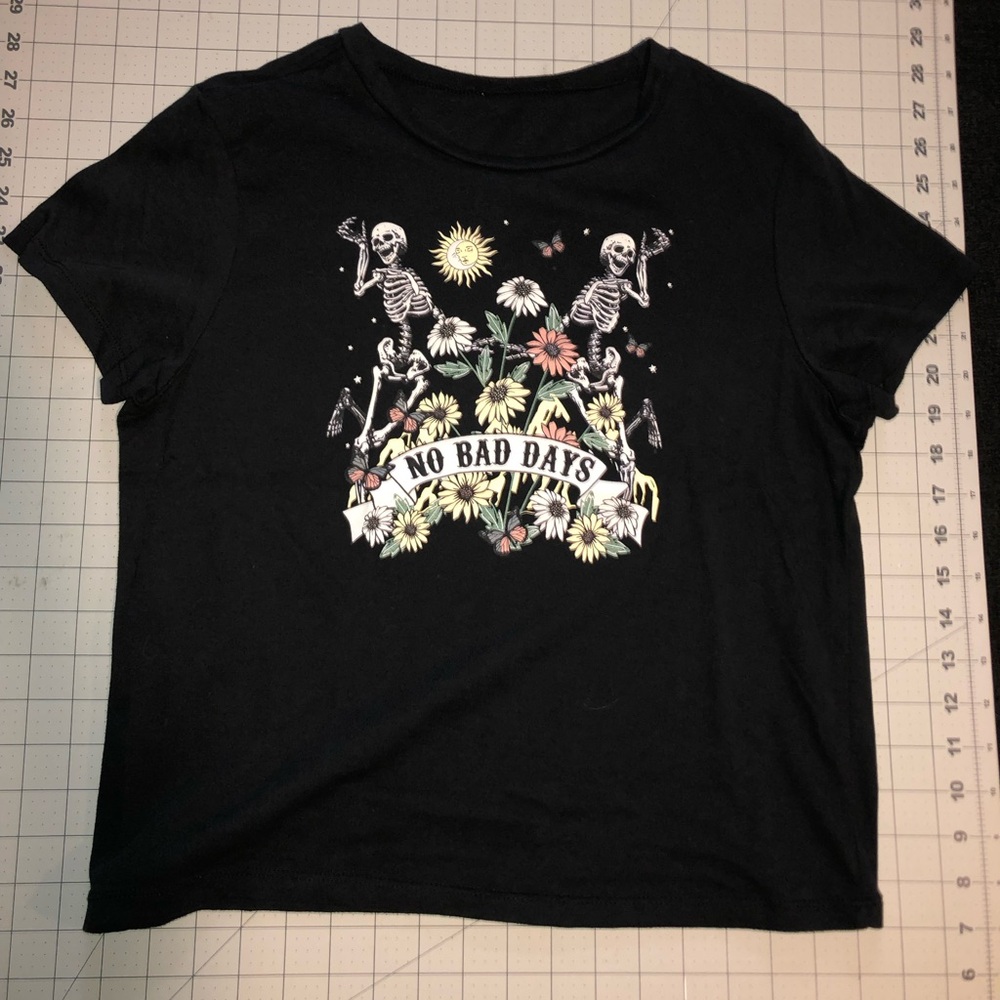 No Bad Days Shirt. Size large. Black color.